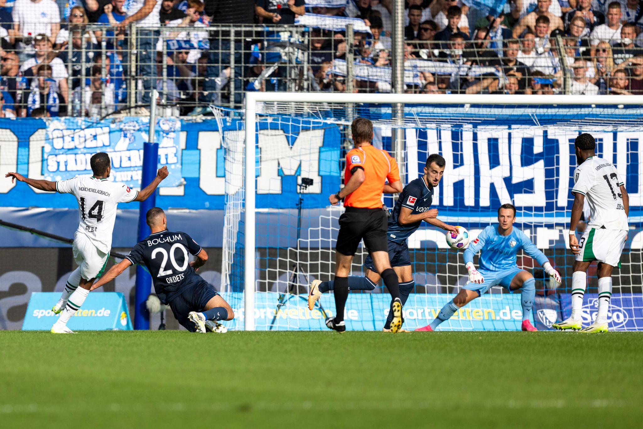 Neuhaus und Plea führen Gladbach zum ersten Saisonsieg