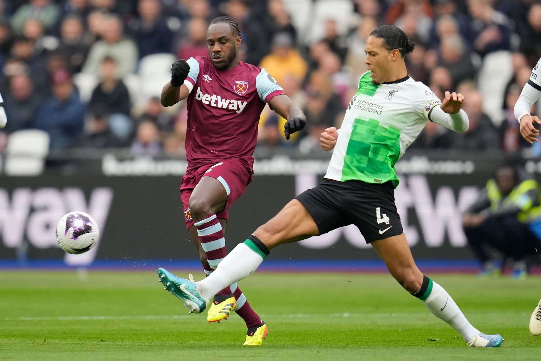 West-Ham-Stürmer Michail Antonio mit schwerem Unfall