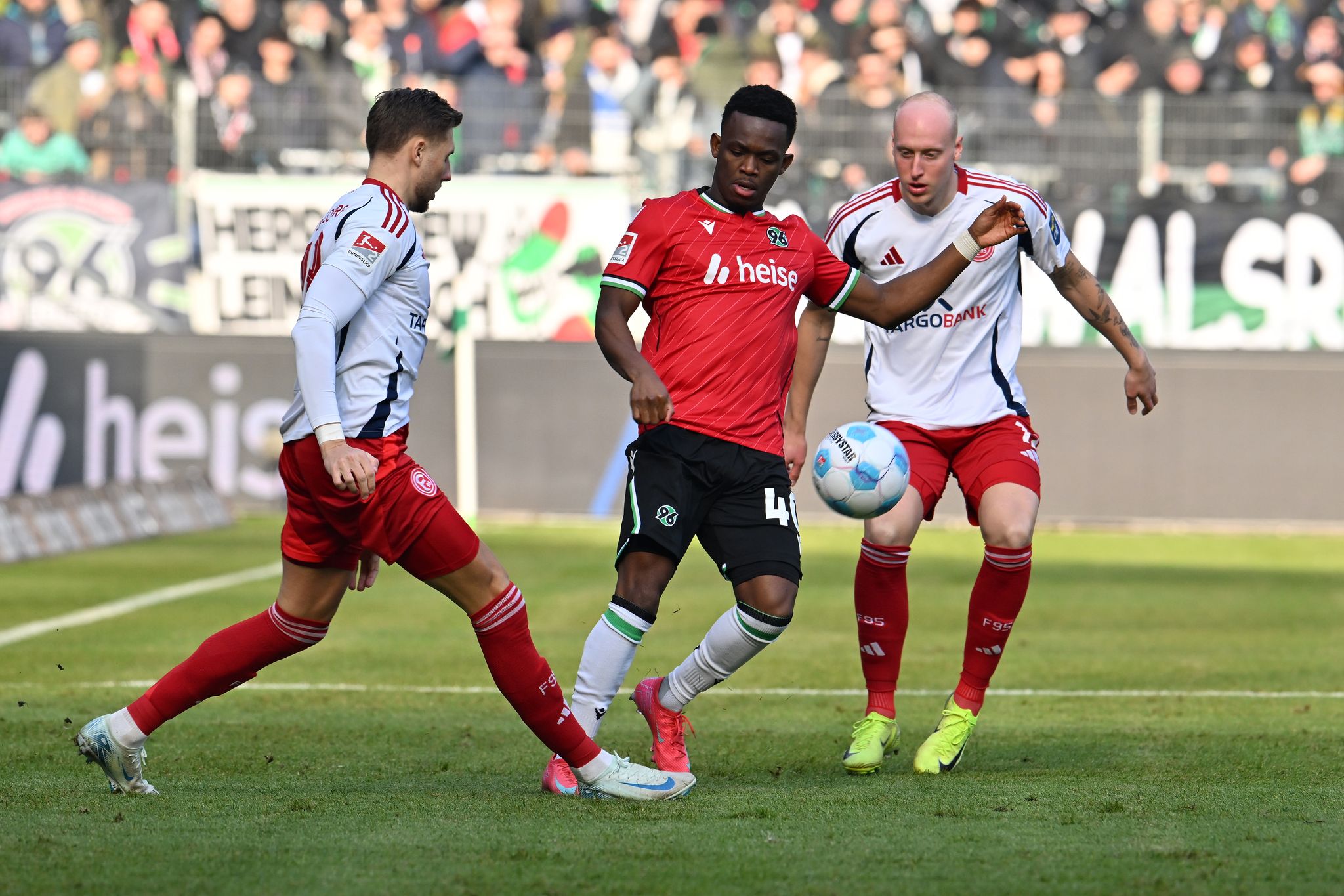 Abstand nach oben größer: Hannover und Düsseldorf nur 1:1