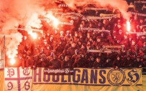 Gewalt im Stadion: Innenminister unzufrieden mit Verbänden