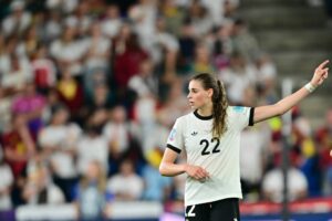 Brand und Kett im Team des Turniers bei Frauen-EM