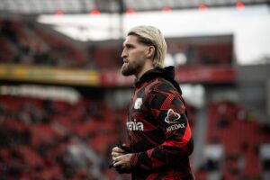 Dank früher Tore: Leverkusen besiegt Pisa – Ehrung für Wirtz