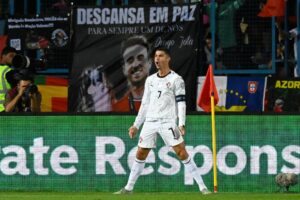 Gedenken an Diogo Jota: Ronaldo-Tore bei Portugal-Sieg