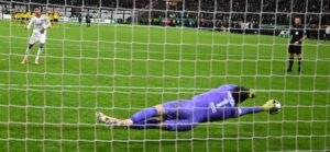 BVB gewinnt Krimi in Frankfurt – Wolfsburg und Augsburg raus