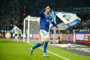 2:1 gegen Paderborn: Schalke ist Tabellenführer