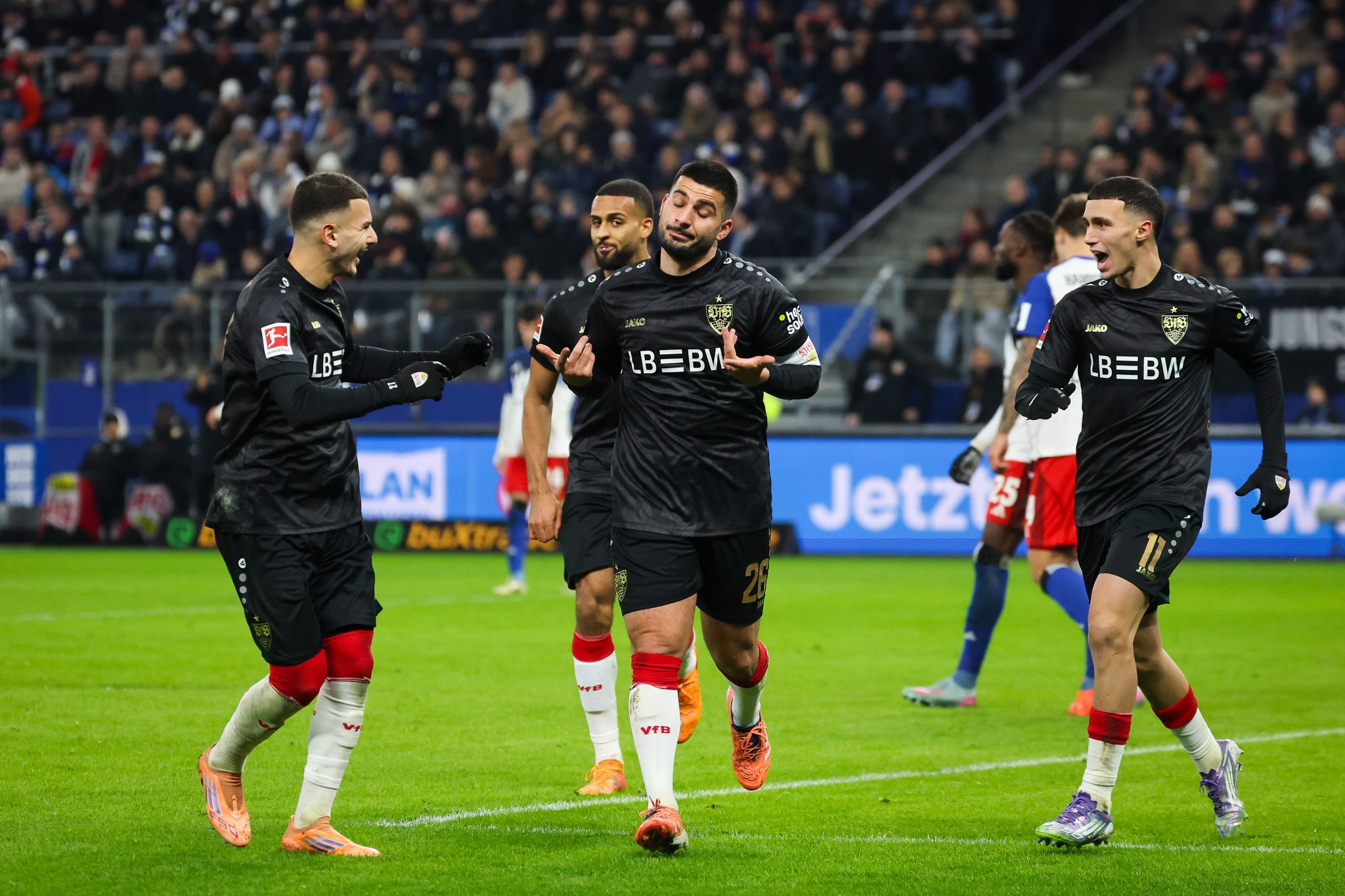 Rückschlag für VfB: HSV besiegt Stuttgart in Unterzahl
