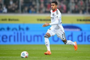 Vor Duell mit Barça: Frankfurts Knauff wieder im Training