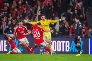 Torwart trifft: Irrer Sieg von Mourinhos Team gegen Real