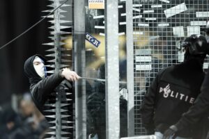Polizei räumt Gästeblock in Utrecht – 300 Fans müssen gehen