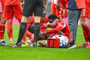 Bayern-Star Davies wieder verletzt – Ausfallzeit offen